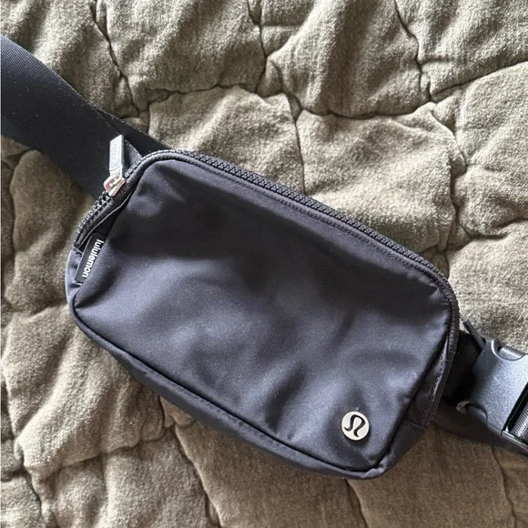 Lululemon Athletica Black Mini Crossbody Bag - Picture 2 of 2